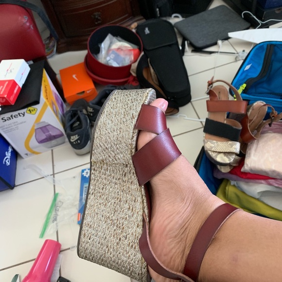 Mossimo Platform Metallic/Brown Sandals - Picture 2 of 3